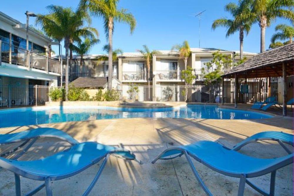 Mandurah Motel And Apartments Exterior photo