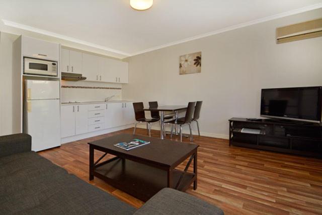 Mandurah Motel And Apartments Exterior photo
